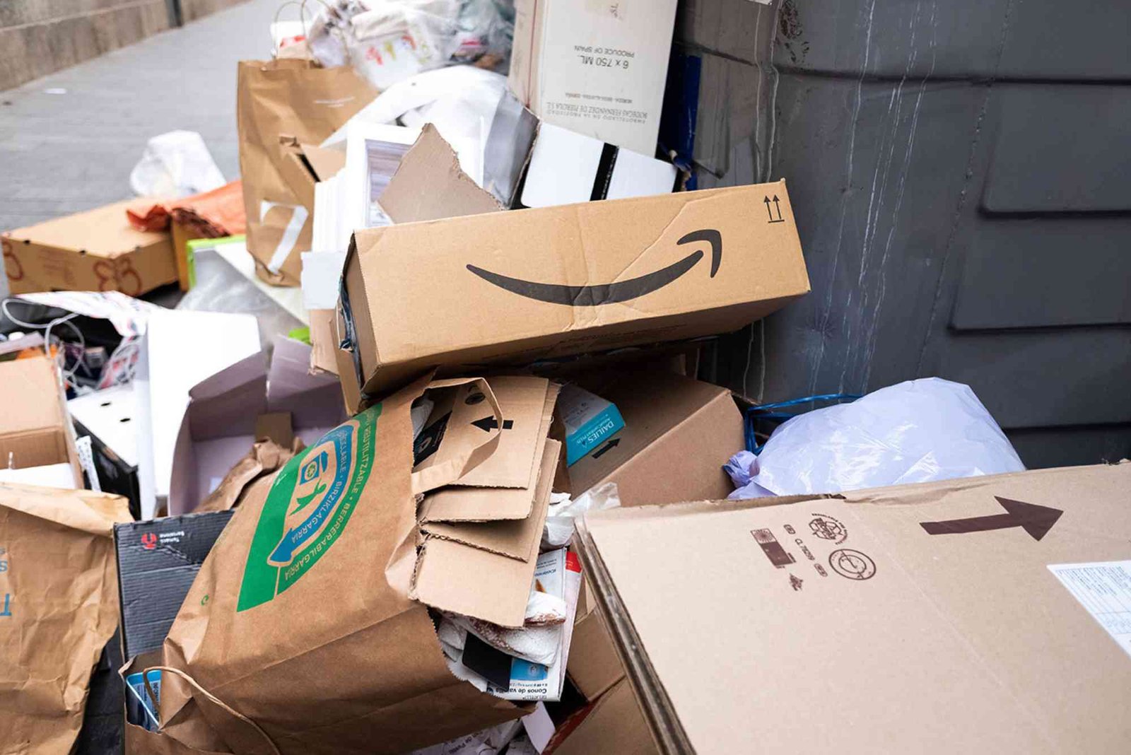 how to reduce packaging waste in manufacturing